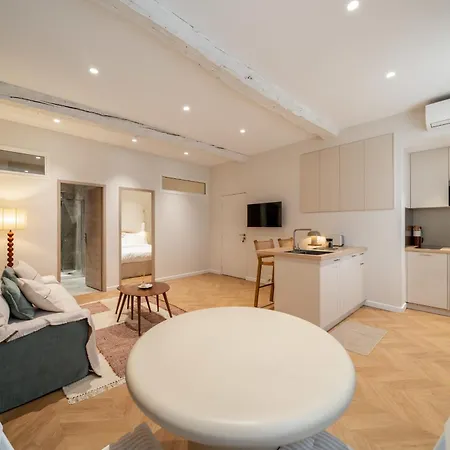 Charming Ac In Old Town Walk Everywhere Apartmán